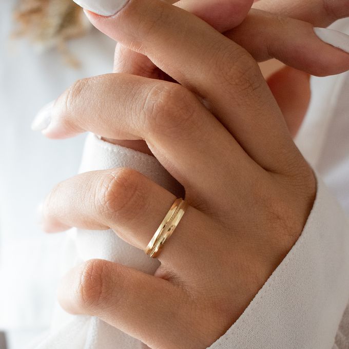 Aliança de Casamento em Ouro 4mm Chanfrado Fosco Diamantado Stella - Par