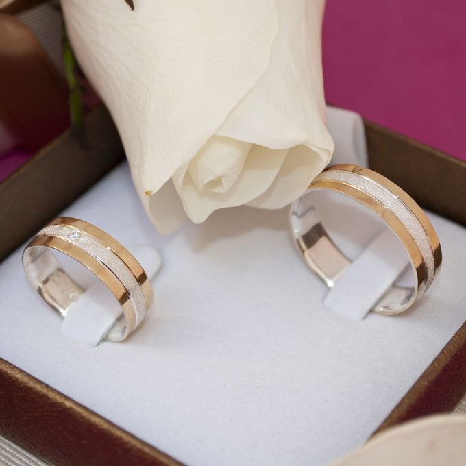 Aliança de Noivado Casamento Revestida em Ouro 6mm Diamantado Roman - Par