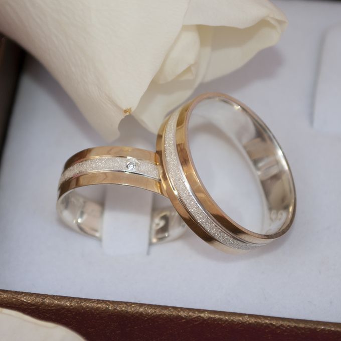 Aliança de Noivado Casamento Revestida em Ouro 6mm Diamantado Roman - Par