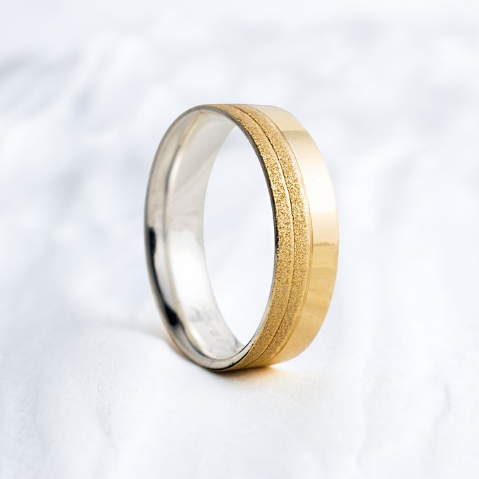 Aliança de Noivado Casamento Revestida em Ouro 6mm Cravação Aurora - Par