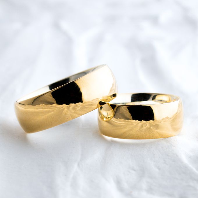 Aliança de Noivado Casamento Revestida em Ouro 7mm Abaulada Santoro - Par