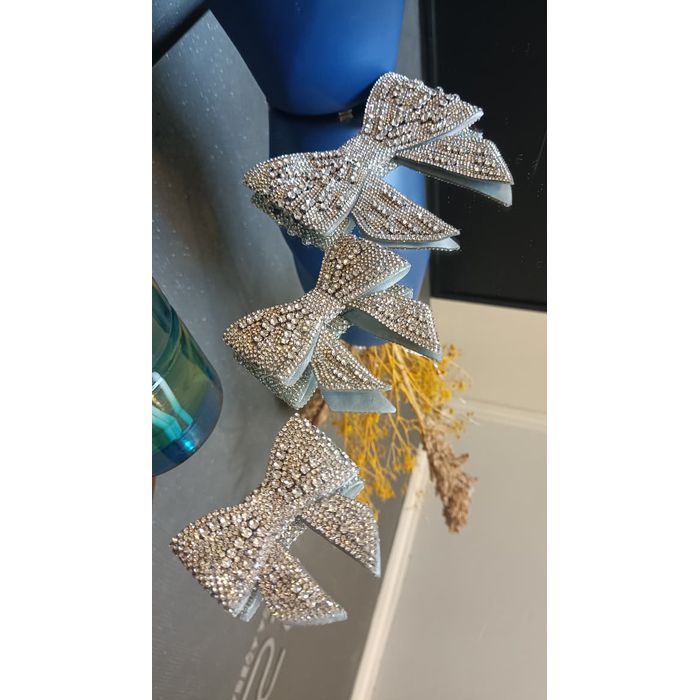 Broche Laço 03 - Alfinete e forro em cetim cinza ... - BM Strass