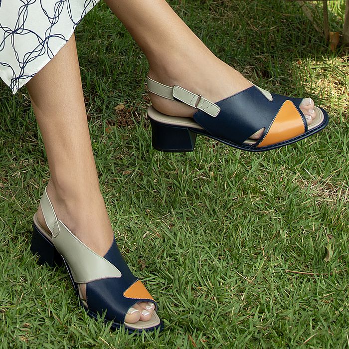 Sandália com Salto Em Couro Navy J.gean 