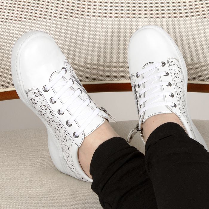 Tênis Feminino Joy em Couro Legítimo Branco J.Gean EU0045/01