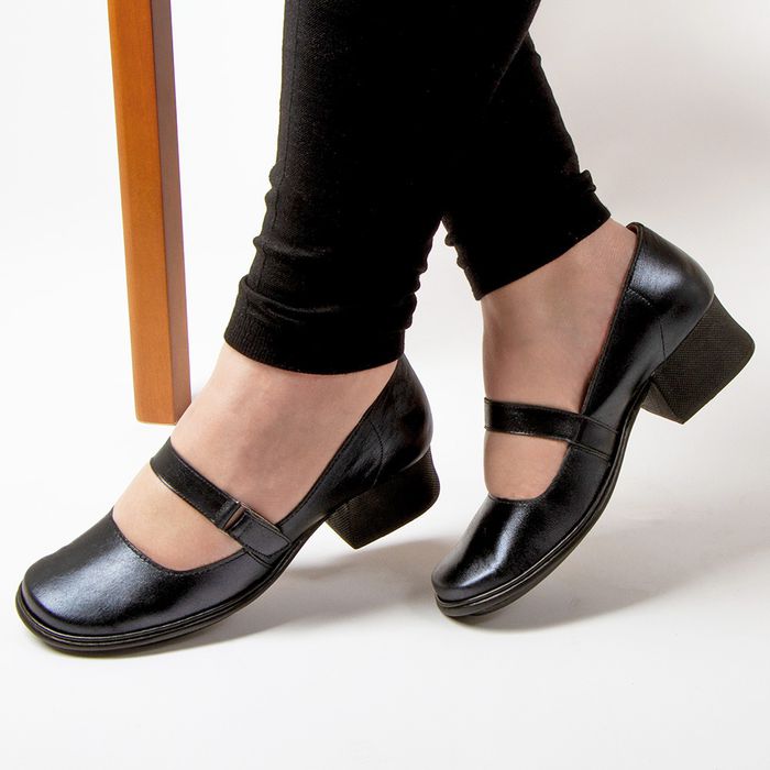 Sapato Boneca Salto Grosso Em Couro Preto Dual Comfort J.Gean 