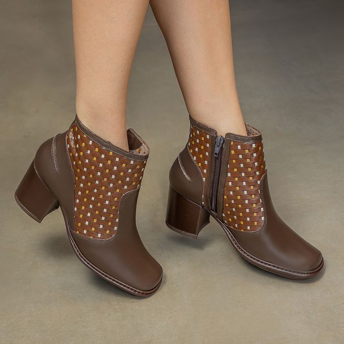 Bota Feminina Retrô De Couro Cor Brown Exclusividade J.gean Cod. FM0002