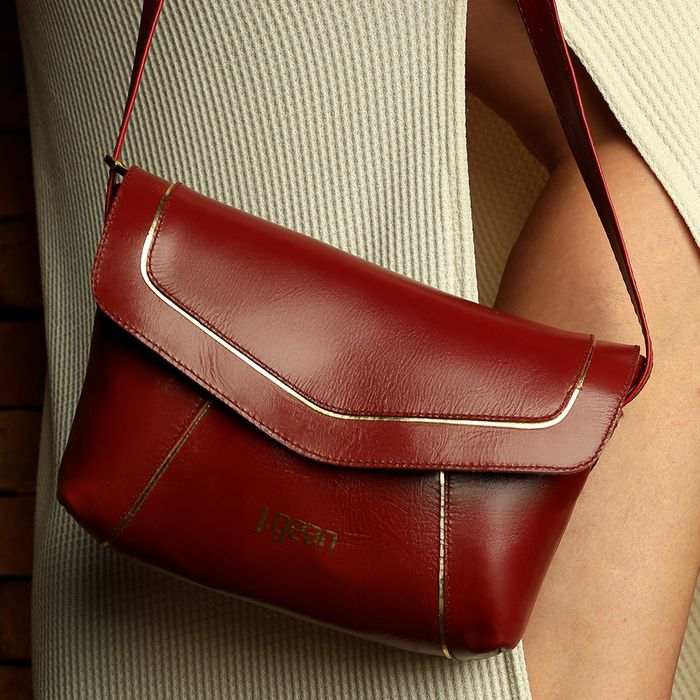 Bolsa Feminina com Franjas em Couro wine J.Gean. 