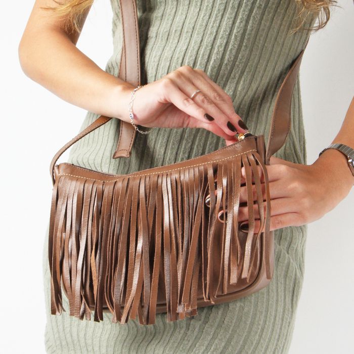 Bolsa Feminina com Franjas em Couro Marrom Conhaque J.Gean 