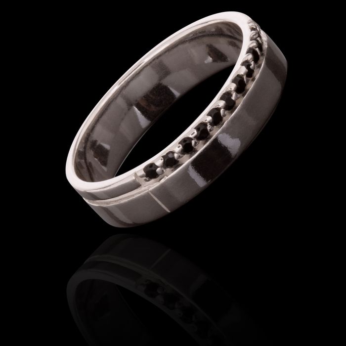 Aliança 5mm com 11 Zircônias Pretas Prata 925