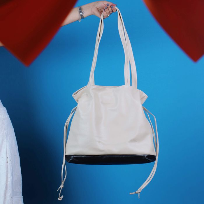 Bolsa de Couro - AURA - Off White e Preta - Bubblê