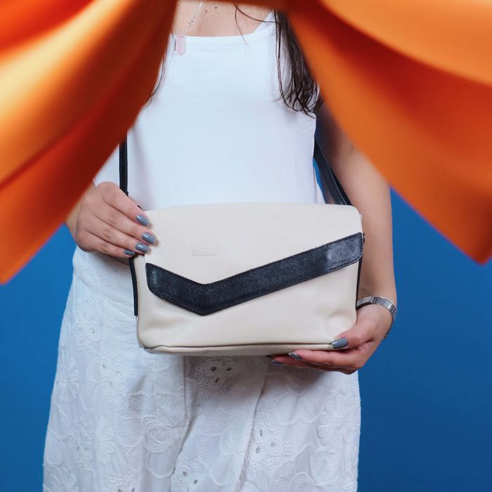 Bolsa de Couro - LUZ - Off White e Preto - Bubblê