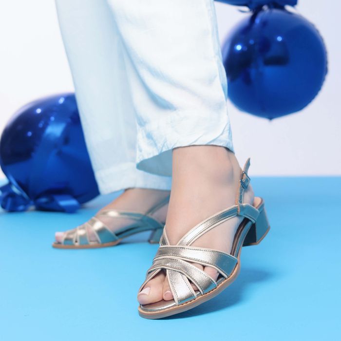 Sandália - ELEVAR - Champagne e Off White - 965.17... - Bubblê