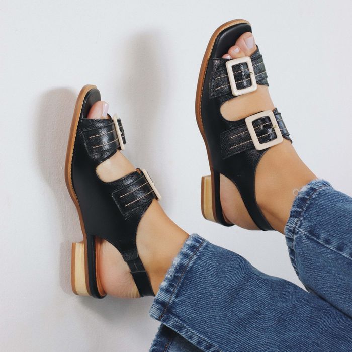Sandália Rasteira - TEMPO - Preta E Off White - 91... - Bubblê