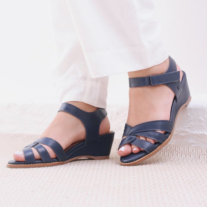 Sandália Anabela Couro Legítimo Azul Anil - MANDAL... - Bubblê
