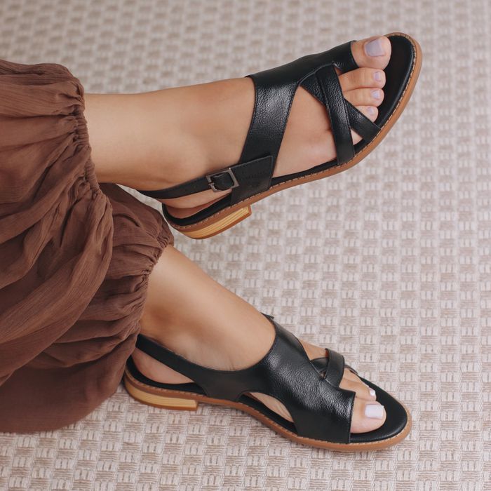 Sandália Rasteira - MOMENTO - Preta - 842.65 - Bubblê