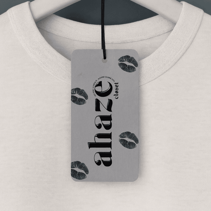 TAGS PERSONALIZADAS ALTO RELEVO + VERNIZ LOCALIZADO FRENTE - Verso padrão.