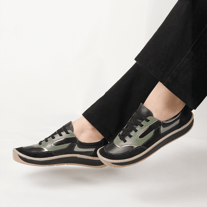 Tênis Feminino em Couro cor Preto J.Gean FI0029