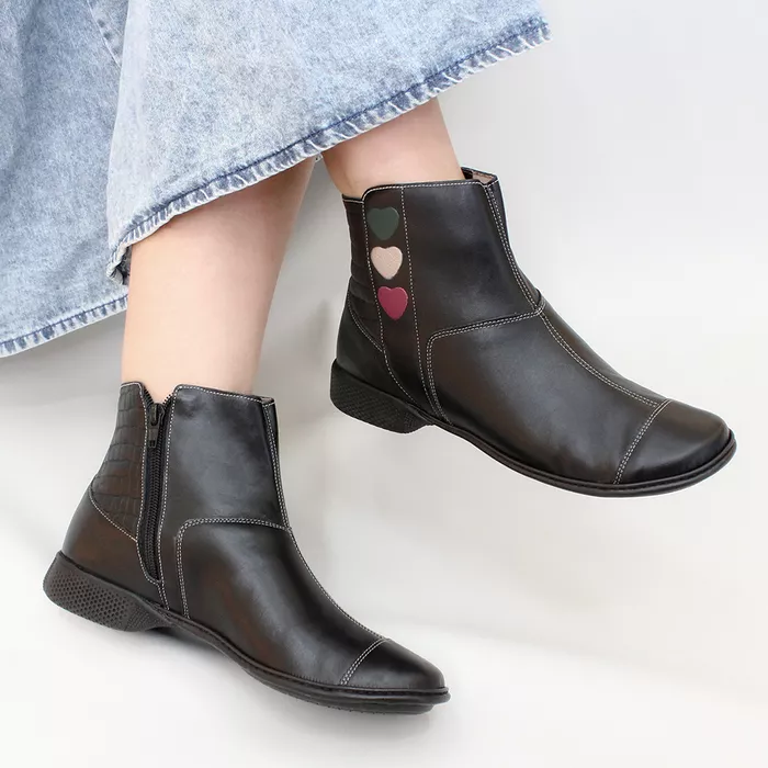 Bota Feminina New Jennifer Em Couro cor Preto J.Gean