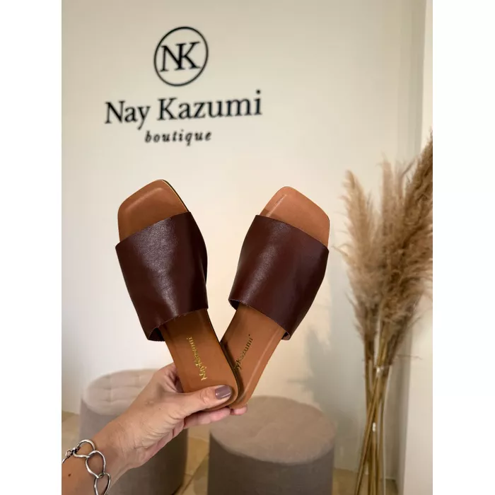 Flat rasteira Nay Marrom - NAYKAZUMI