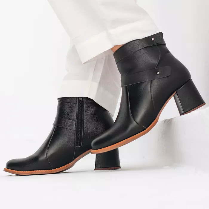 Bota - AUTÊNTICA - Preta - 596.07 - Bubblê