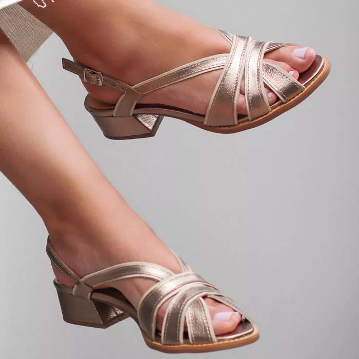 Sandália - ELEVAR - Champagne e Off White - 965.17... - Bubblê