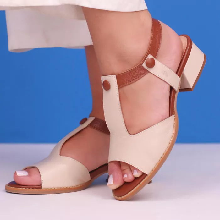 Sandália - ALEGRIA - Off White e Chocolate - 965.0... - Bubblê