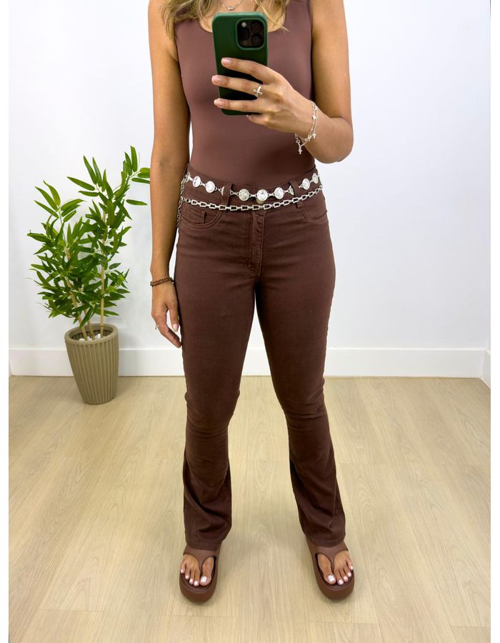 Calça Boot Cut Sarja Marrom - Stefânia Dinardi Store