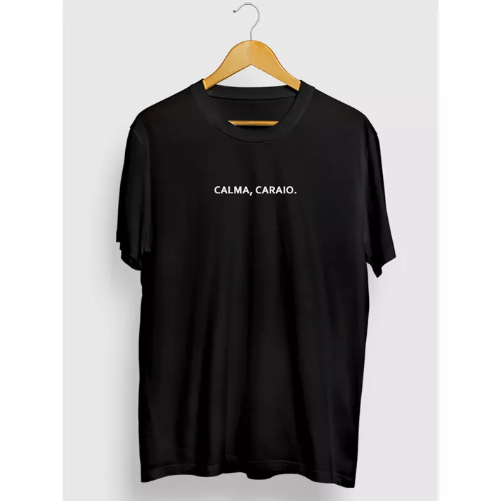 Camiseta Frase Estampada Calma Caraio. - CHIEREGATO OUTLET