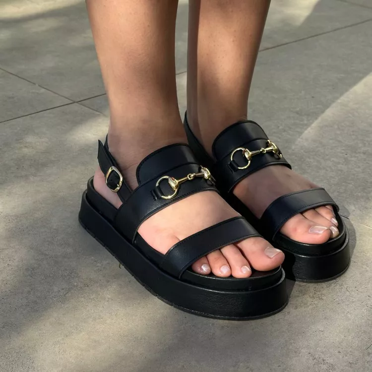 Flatform Clarisse Preta - CLARISSE-PRETA - KUENTO SHOES