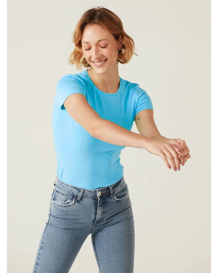 Blusa Básica Feminina Decote Redondo Em Algodão Azul Claro