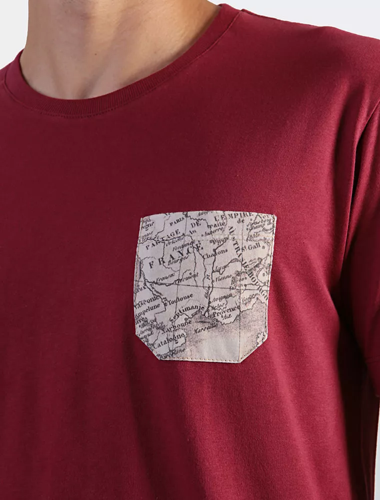Camiseta Bordô Com Bolso Mapa