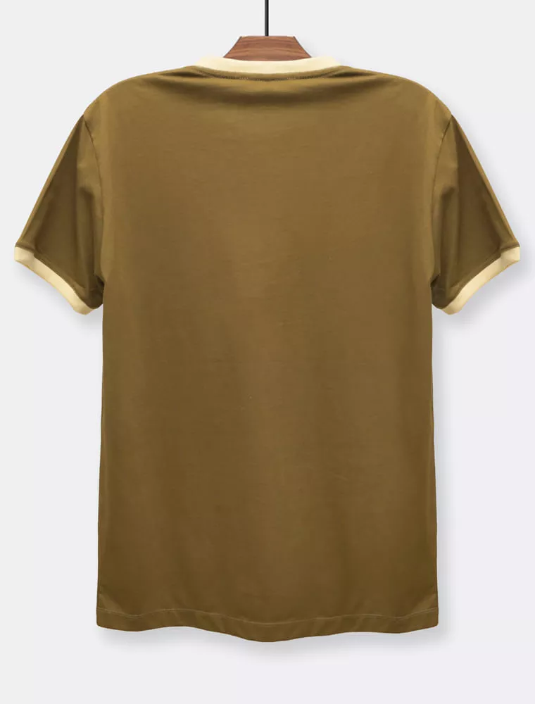 Camiseta Marrom Gola Ringer Bege