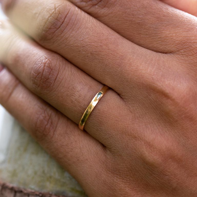Aliança de Casamento em Ouro 2mm Chanfrada Lucy - Par