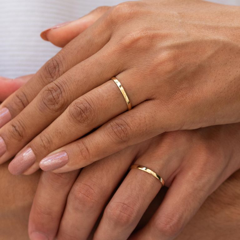 Aliança de Casamento em Ouro 2mm Chanfrada Lucy - Par