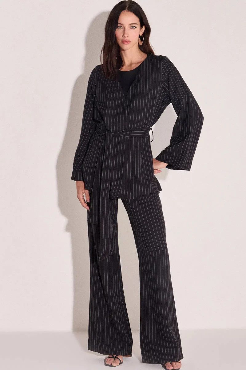 Calça Wide Leg Risca de Giz Em Blend de Viscose Preto