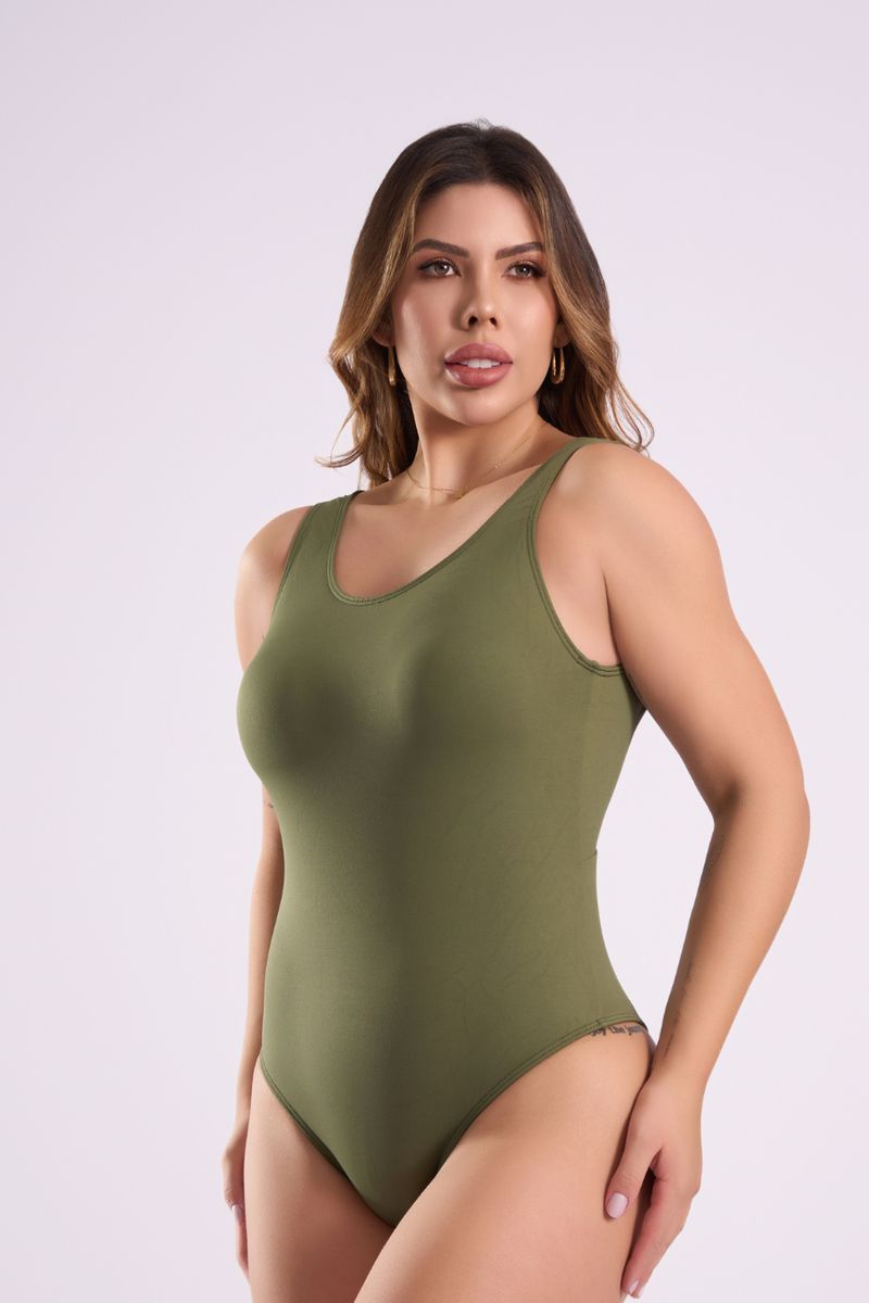 MAIO COM BOJO STRAPPY NAS COSTAS- VERDE MILITAR - ... - OUSEUSE