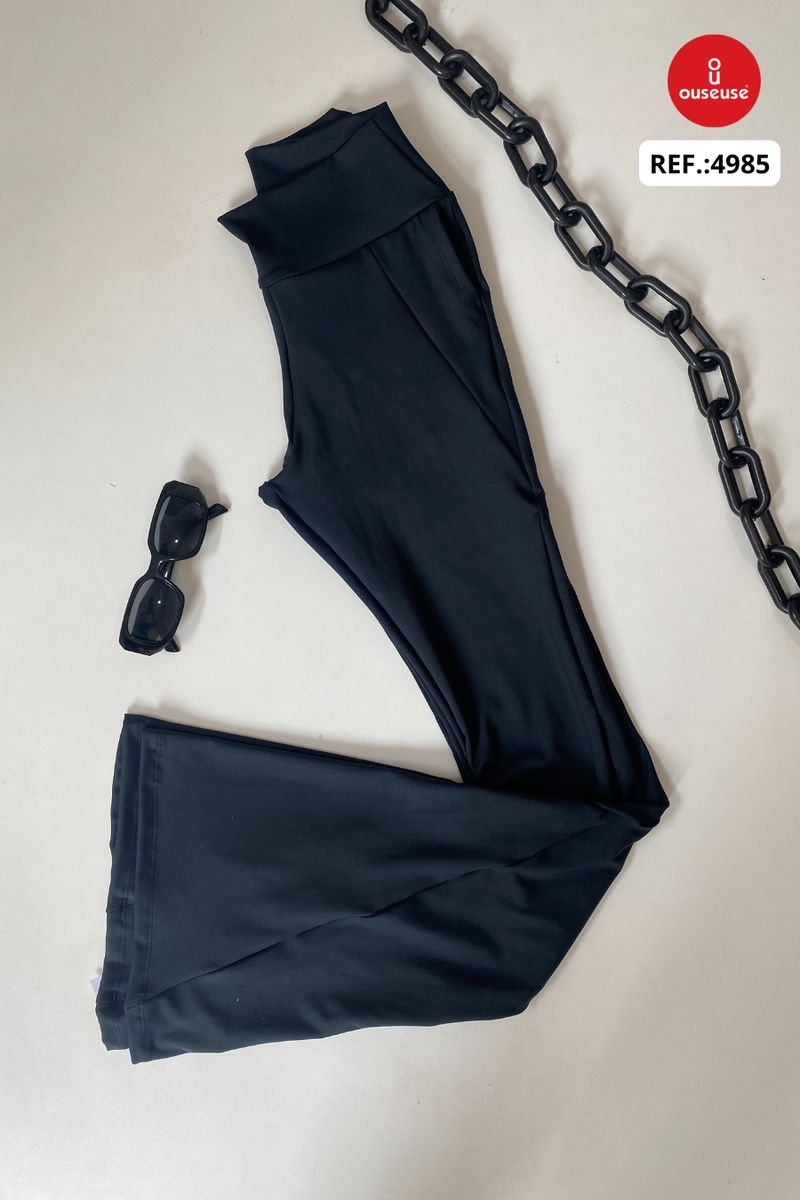 CALÇA FLARE COM RECORTES E BOLSOS EM SUPLEX FITNES... - OUSEUSE
