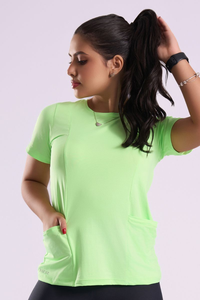 CAMISETA FITNESS COM BOLSOS E ACABAMENTO PORTA FON... - OUSEUSE