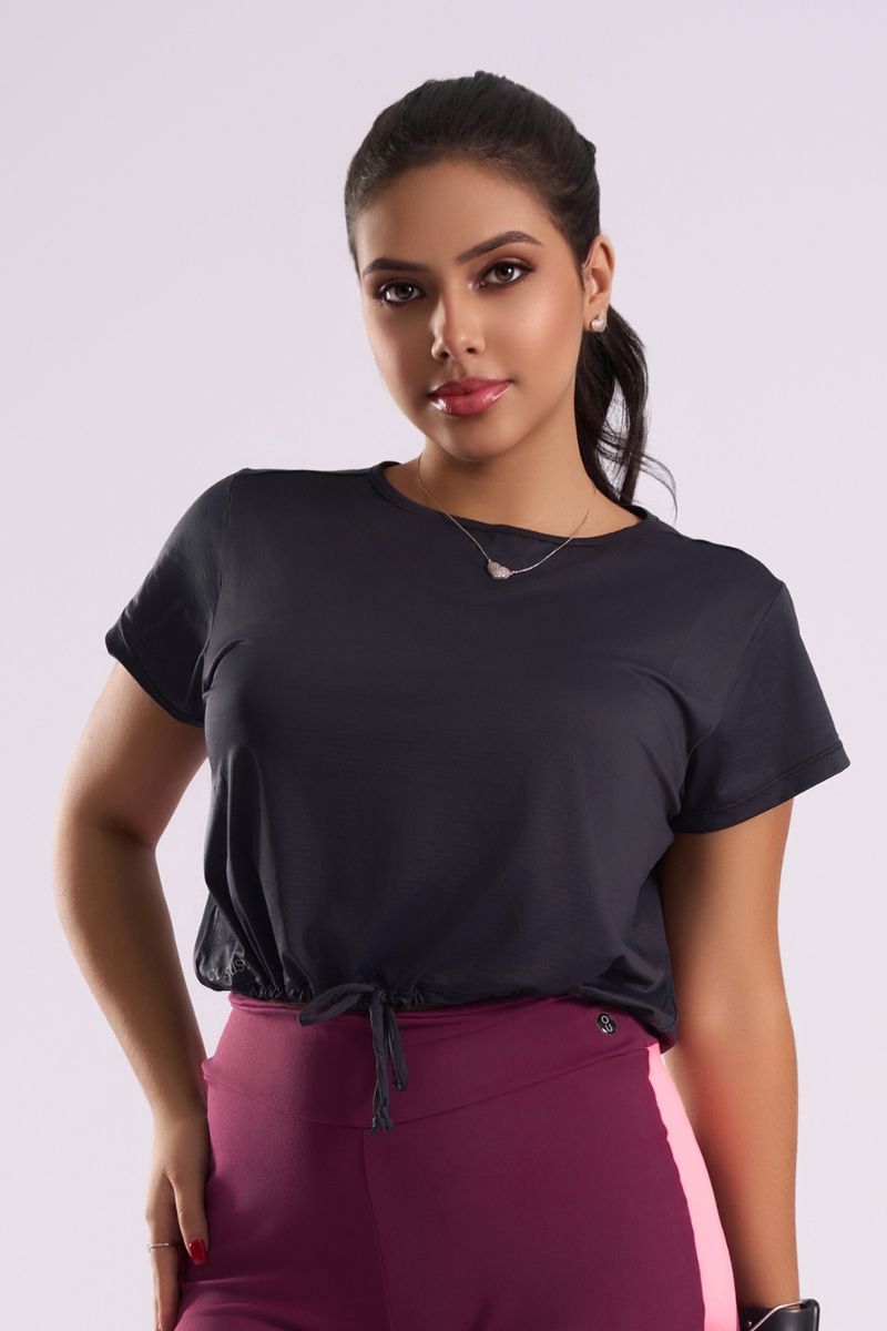 BLUSA DECOTE CANOA COM AMARRAÇÃO NA BARRA- PRETO -... - OUSEUSE