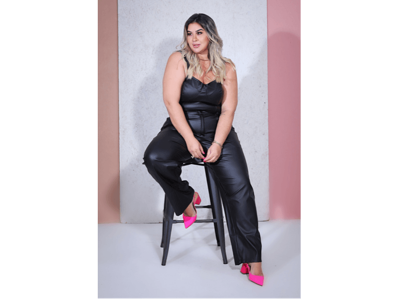 cropped Leticia black