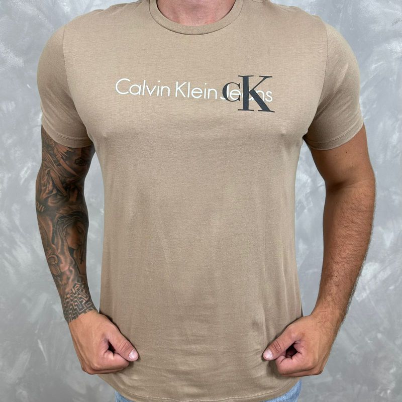Camiseta CK Caqui DFC⭐ - 3559 - PORTAL DROP - ATACADO
