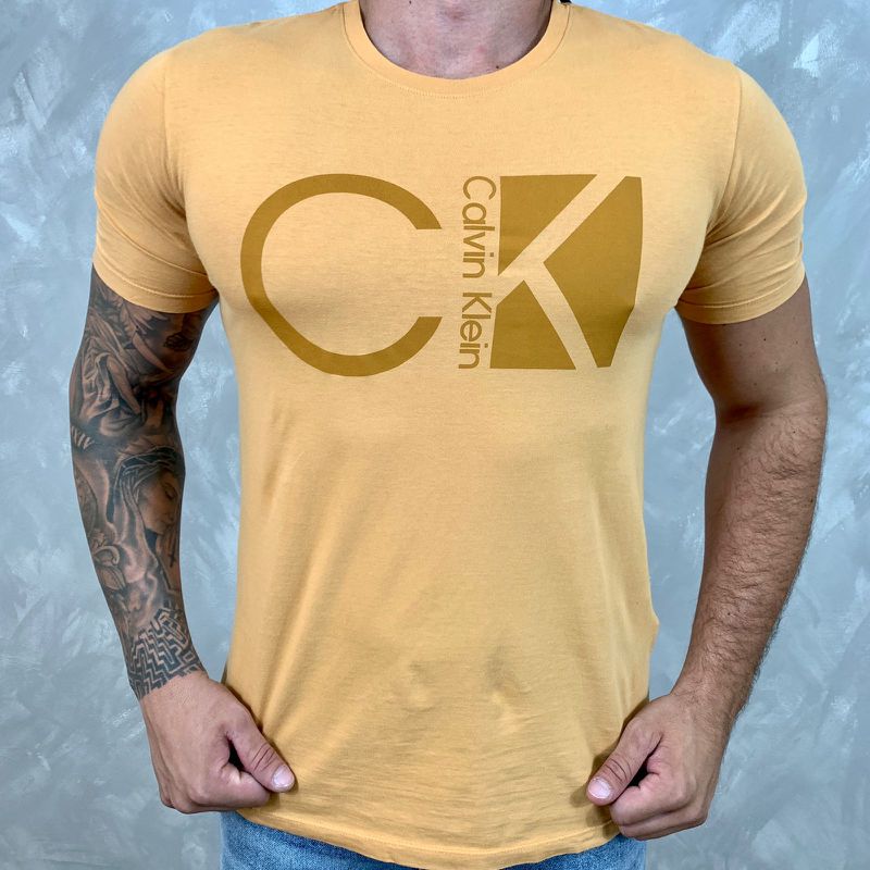 Camiseta CK Caramelo DFC.⭐ - 3786 - PORTAL DROP - ATACADO