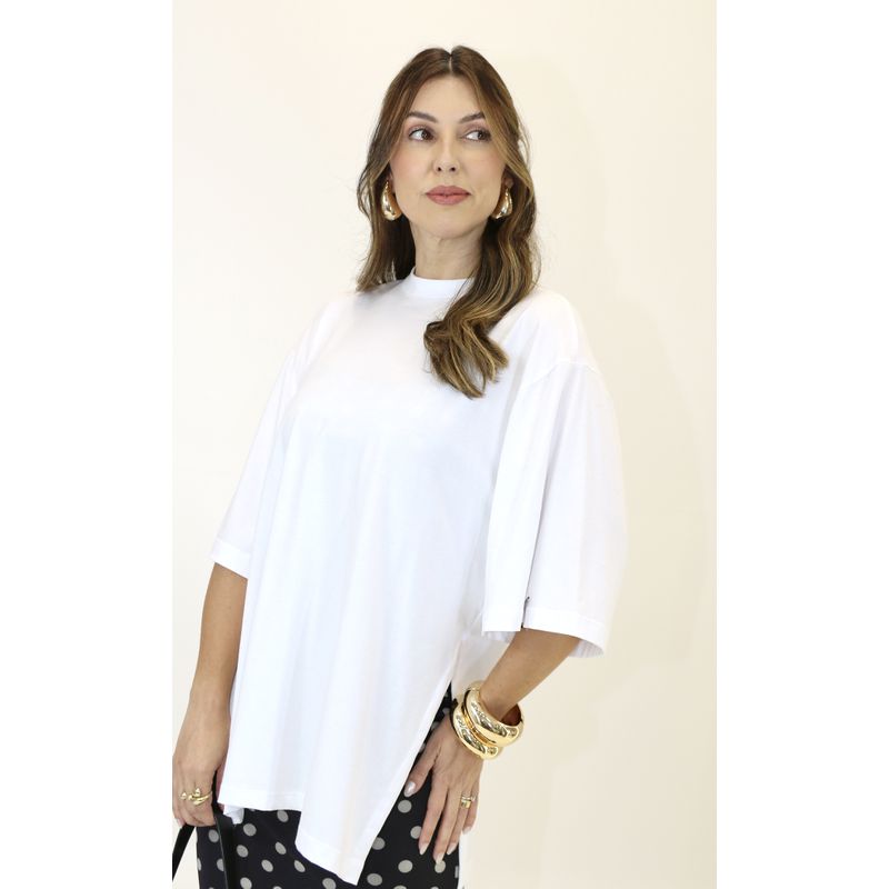 CAMISETA OVER CAMILA COM ABERTURA BRANCA 