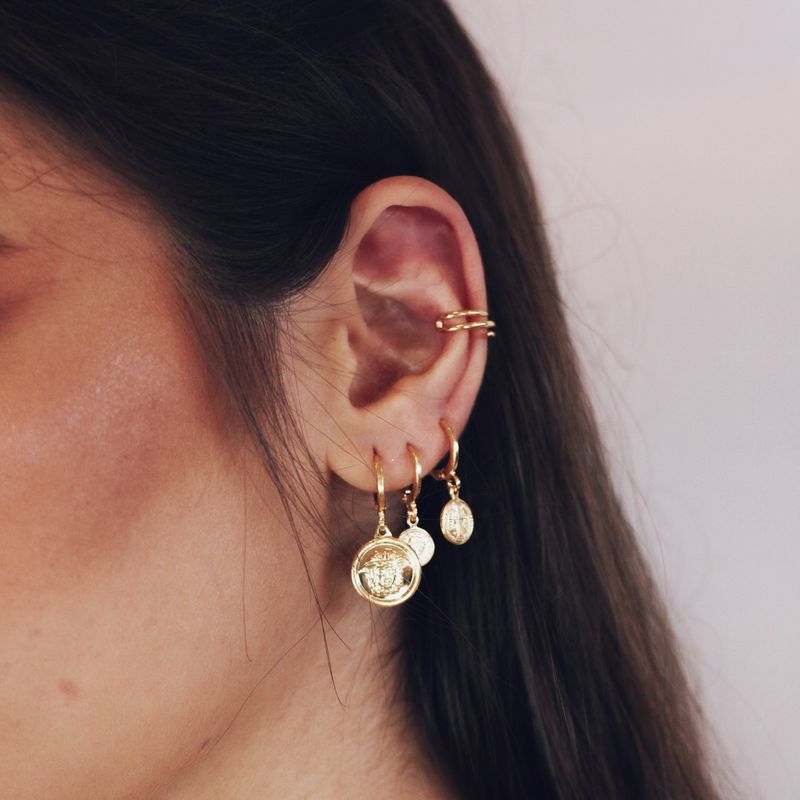 Argola São bento- banho de ouro 18k