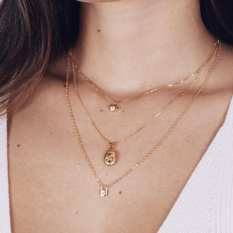 Colar Relicário Florescer- banho ouro 18k