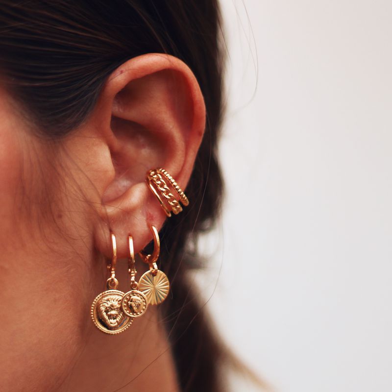 Argola Medalha- banho de ouro 18k