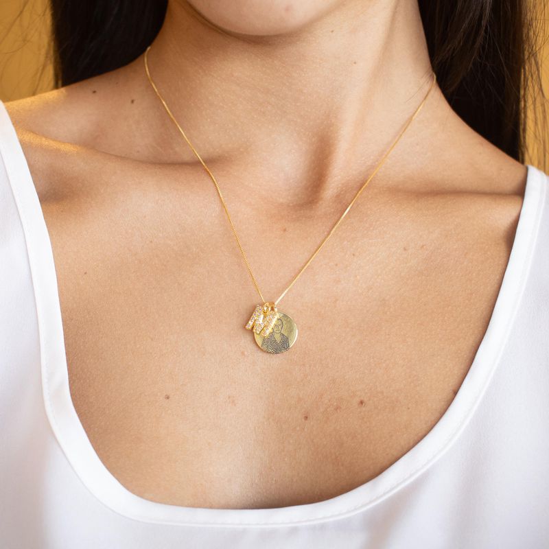 Colar Medalha P & Inicial- banho ouro 18k