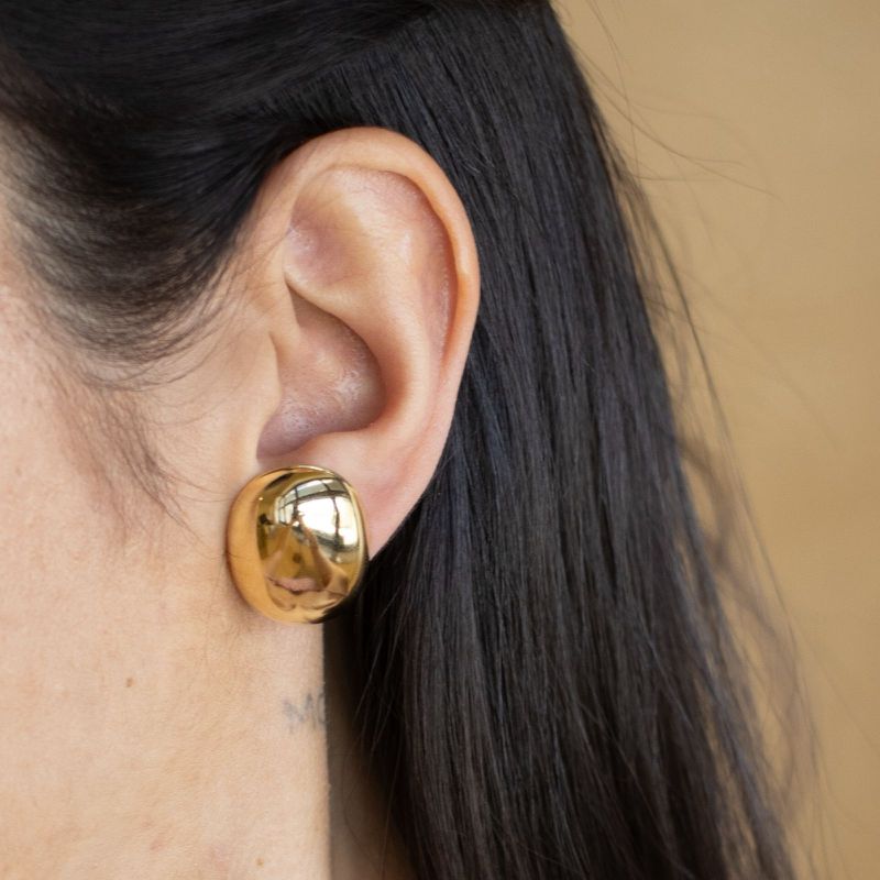 Brinco Botão- banho ouro 18k