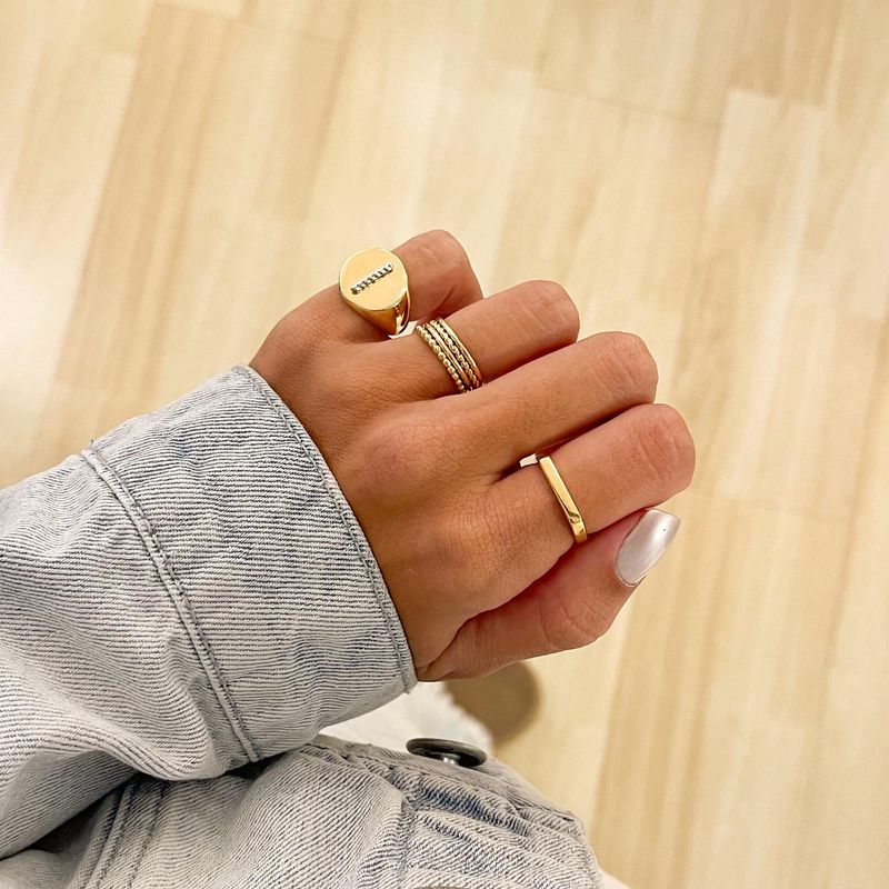 Anel Dedinho Ajustável Letra- banho ouro 18k 