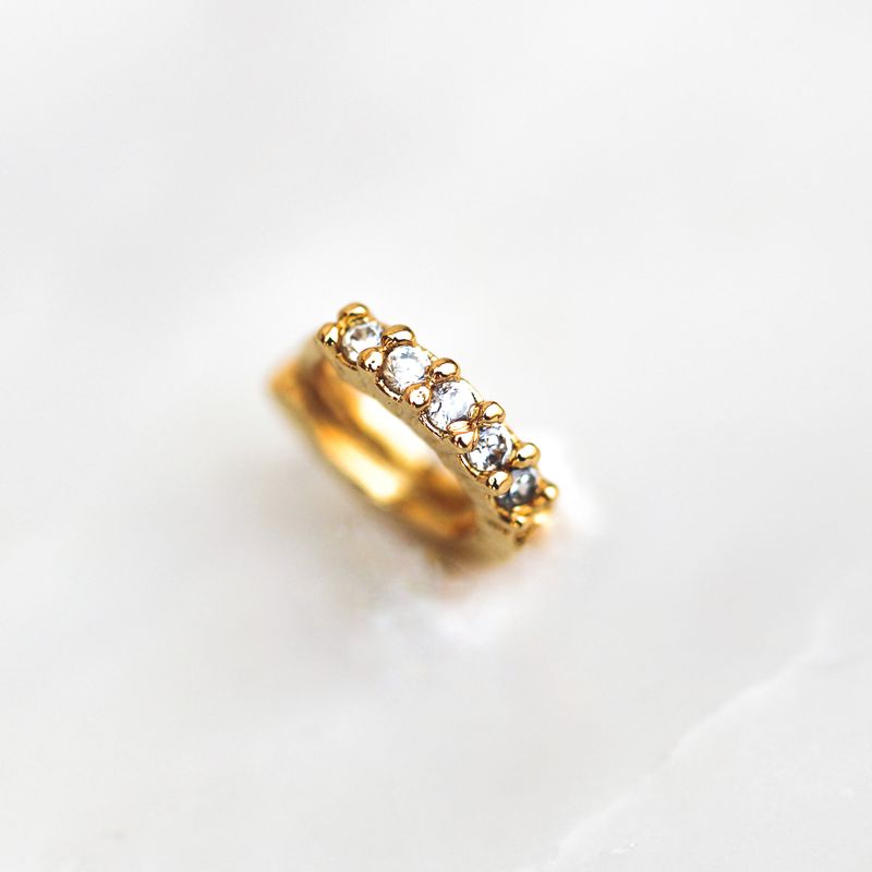 Piercing cravejado Cristal- banho de ouro 18k